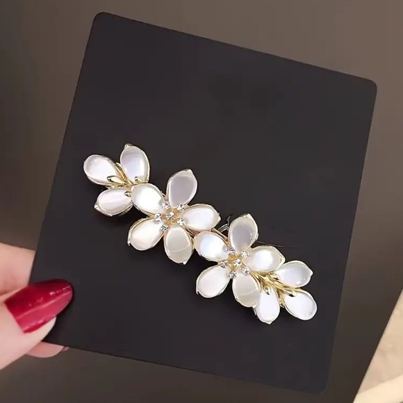 Elegant Floral Rhinestone Hair Barrette – Perfect Bridal & Holiday Accessory 🌸 - Picture 5 of 5
